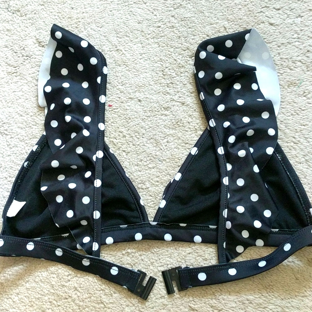 Bikinis - Picture 3 of 6